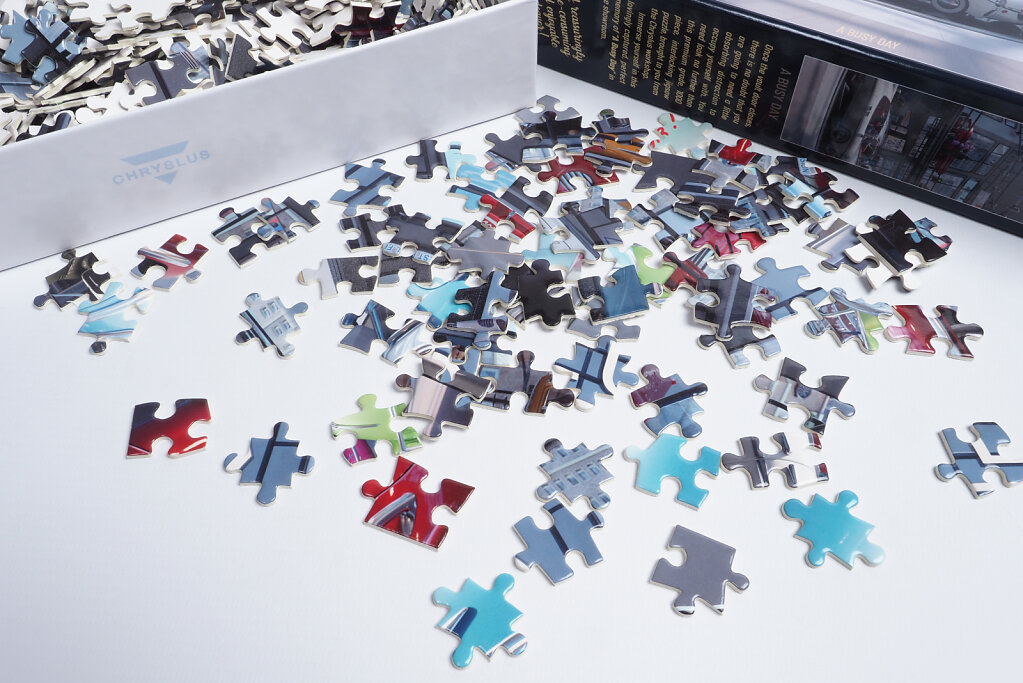 day-puzzle-pieces-and-box-close-up.jpg