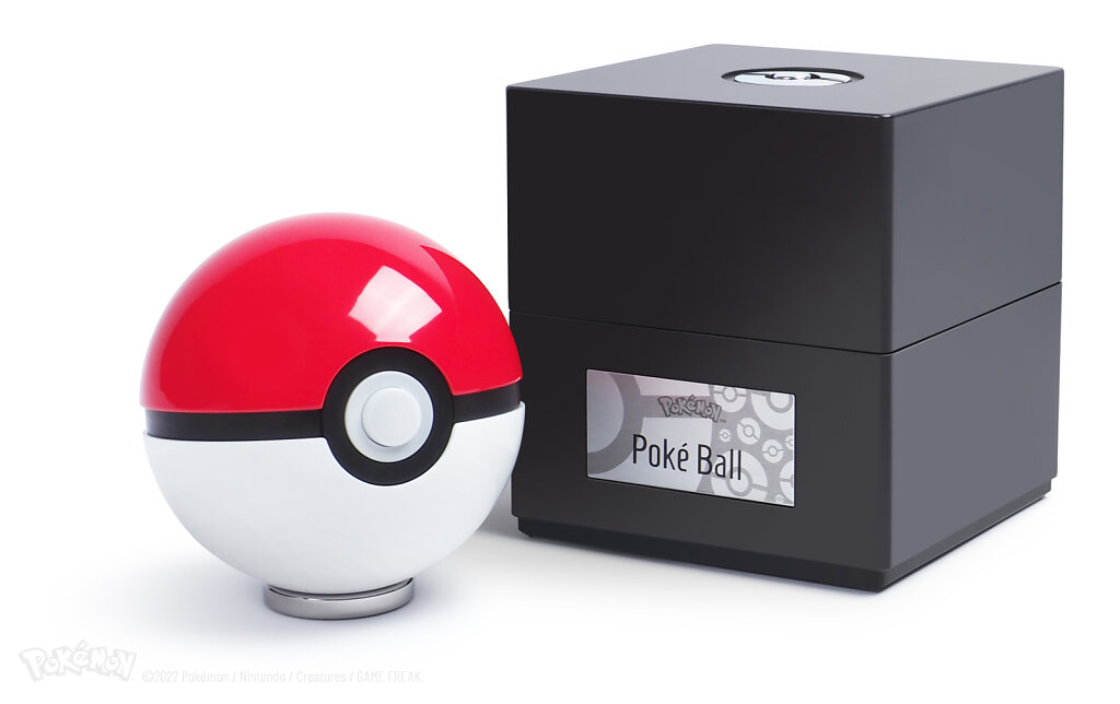 Poke-Ball-next-to-display-case-closed-35x22cpx.jpg