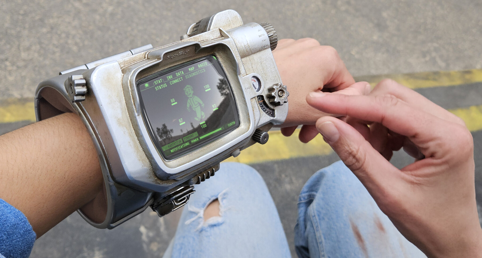 Los primeros Pip-Boys funcionales de Fallout llegarán en noviembre